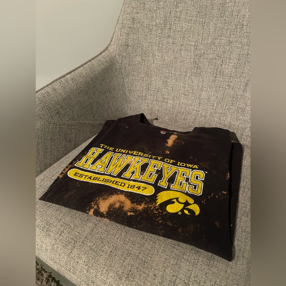 Hanes IA Hawkeyes Tee. Size L.